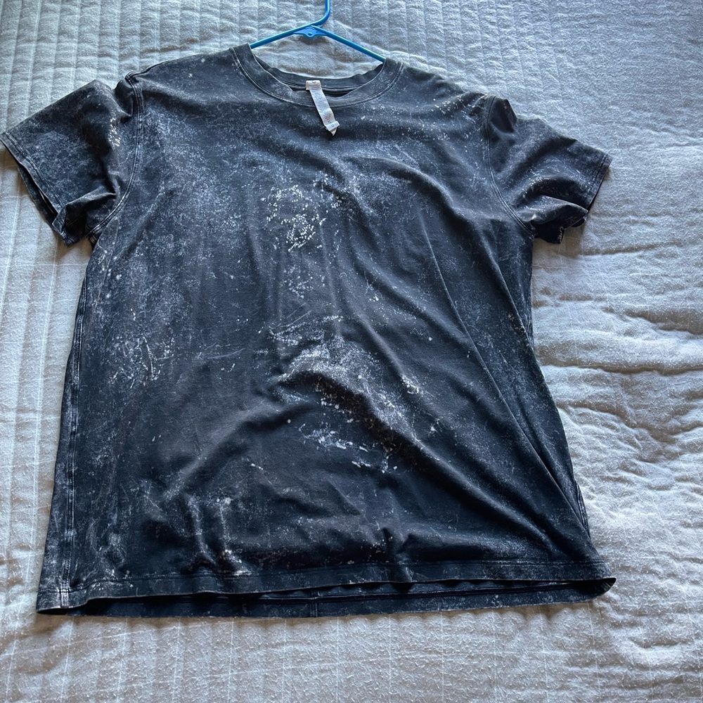 Lululemon size 8 acid black short sleeve tee